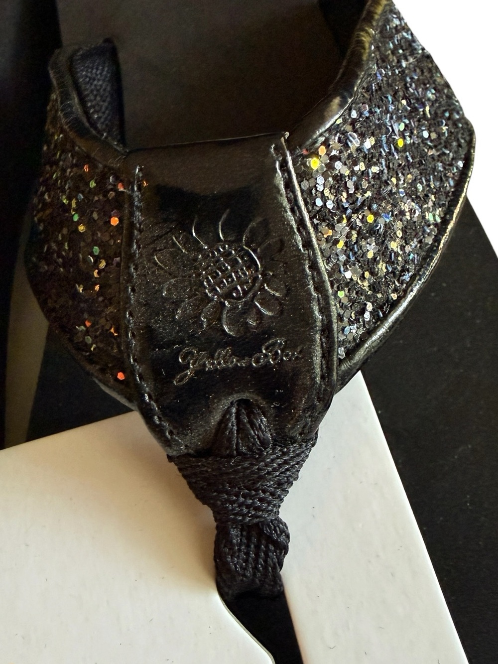 Yellow Box Ferdy Black Glitter Flip Flops Women’s Sz 7 NWOT Sparkle Thong Sandal - Picture 3 of 5
